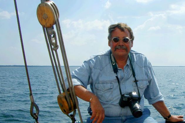 Hansesail Rostock - Tagesfahrt auf dem Gaffeltop-Schoner J.R.Tolkien, unser Autor und Fotograf Helmut Möller Hansesail Rostock - Tagesfahrt auf dem Gaffeltop-Schoner J.R.Tolkien, unser Autor und Fotograf Helmut Möller