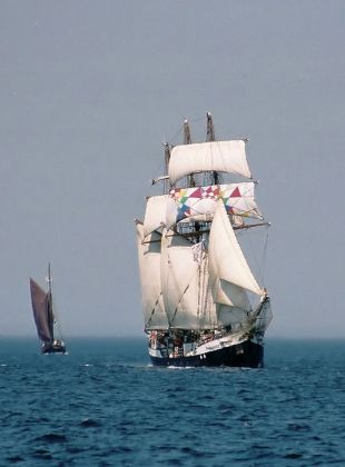 Hansesail Rostock - Windjammer-Romantik in der Warnemünder Bucht Hansesail Rostock - Windjammer-Romantik in der Warnemünder Bucht