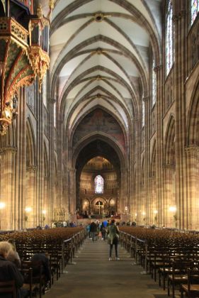 Das Straßburger Münster, die Cathédrale Notre-Dame de Strasbourg - die Innenansicht, das Mittelschiff Das Straßburger Münster, die Cathédrale Notre-Dame de Strasbourg - die Innenansicht, das Mittelschiff