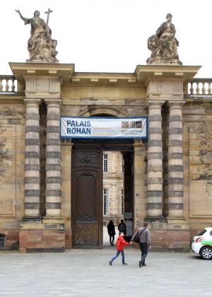 Straßburgs Innenstadt auf der Grande Île - das Portal zum Rohan-Palast, am place du Château Oeuvre Notre-Dame Straßburgs Innenstadt auf der Grande Île - das Portal zum Rohan-Palast, am place du Château Oeuvre Notre-Dame