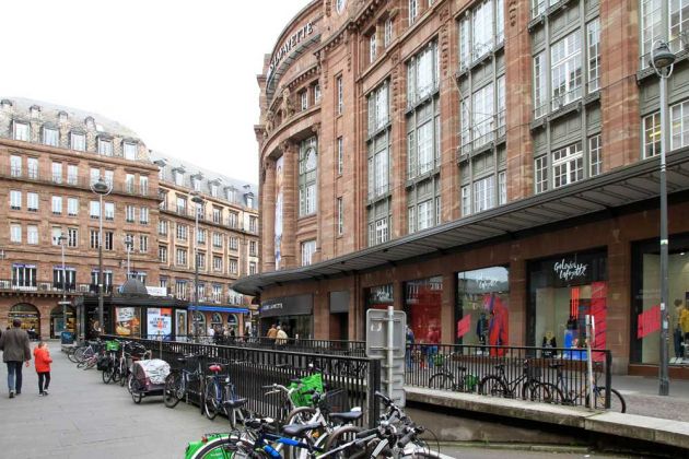 Straßburgs Innenstadt auf der Grande Île - das Kaufhaus Galeries Lafayette Straßburgs Innenstadt auf der Grande Île - das Kaufhaus Galeries Lafayette