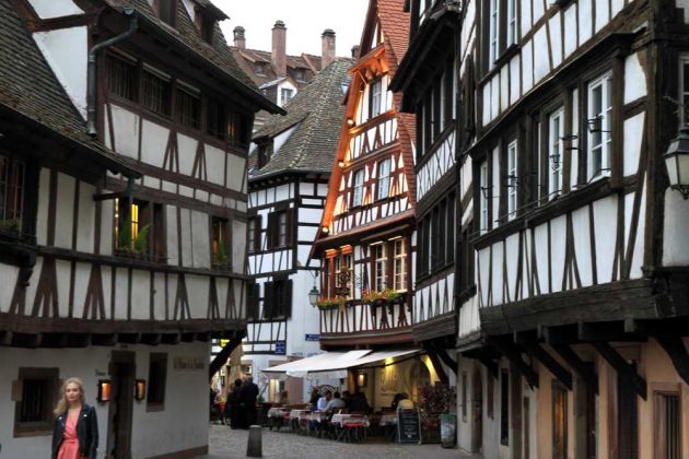 Das Quartier de la Petite France in Straßburg - historische Fachwerkhäuser in der Rue du Bain aux Plantes Das Quartier de la Petite France in Straßburg - historische Fachwerkhäuser in der Rue du Bain aux Plantes