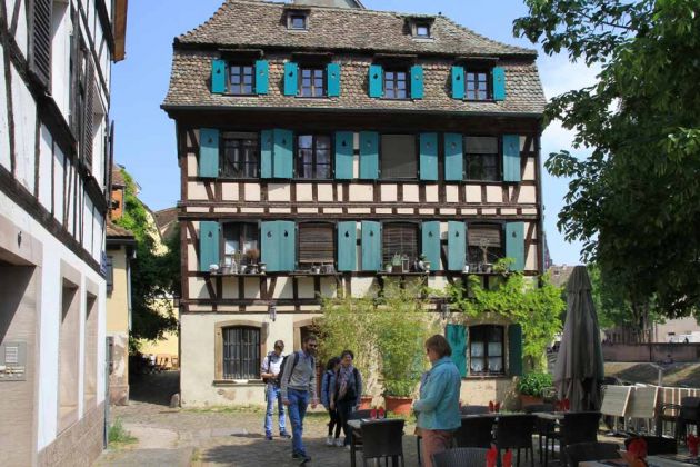 Das Quartier de la Petite France in Straßburg - Quay de la Petite France, Fachwerk-Fassaden an der Ill Das Quartier de la Petite France in Straßburg - Quay de la Petite France, Fachwerk-Fassaden an der Ill