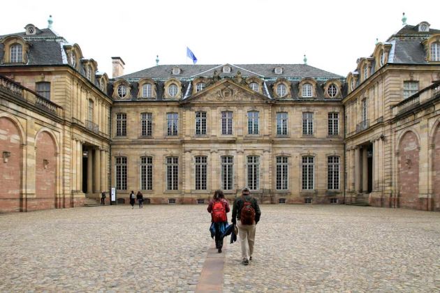 Straßburgs Innenstadt auf der Grande Île - der Rohan-Palast am place du Château Oeuvre Notre-Dame Straßburgs Innenstadt auf der Grande Île - der Rohan-Palast am place du Château Oeuvre Notre-Dame