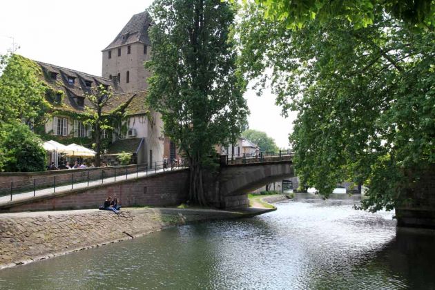 Das Quartier de la Petite France in Straßburg - einer der Wehrtürme an den steinernen Brücken 'Ponts Couverts' Das Quartier de la Petite France in Straßburg - einer der Wehrtürme an den steinernen Brücken 'Ponts Couverts'