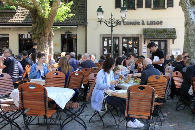 Das Quartier de la Petite France in Straßburg - der Place Benjamin Zix mit der Brasserie La Corde à Linge Das Quartier de la Petite France in Straßburg - der Place Benjamin Zix mit der Brasserie La Corde à Linge