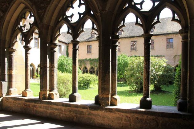 Kreuzgang im ehemaligen Dominikanerinnen-Kloster Unter den Linden - Colmar Kreuzgang im ehemaligen Dominikanerinnen-Kloster Unter den Linden - Colmar