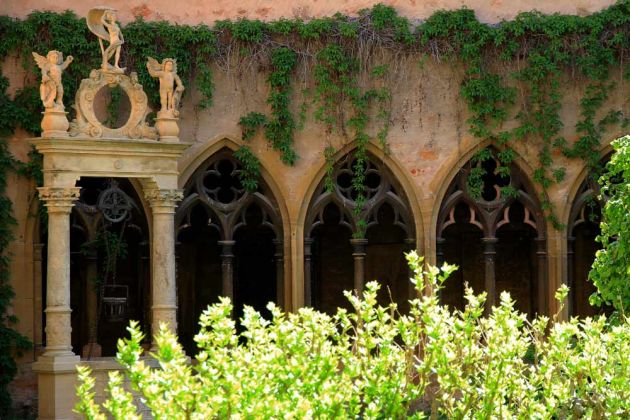 Kreuzgang im ehemaligen Dominikanerinnen-Kloster Unter den Linden - Colmar Kreuzgang im ehemaligen Dominikanerinnen-Kloster Unter den Linden - Colmar