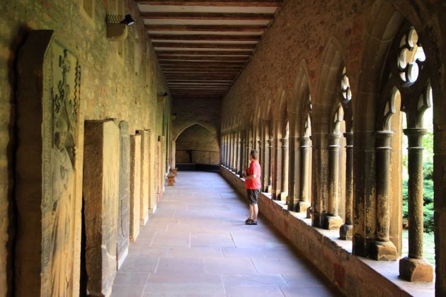 Kreuzgang im ehemaligen Dominikanerinnen-Kloster Unter den Linden - Colmar Kreuzgang im ehemaligen Dominikanerinnen-Kloster Unter den Linden - Colmar