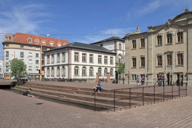 Place des Unterlinden mit dem Touristbüro - Colmar Place des Unterlinden mit dem Touristbüro - Colmar