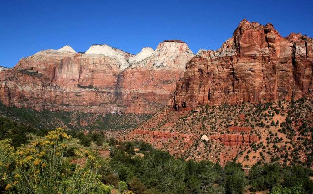Blick vom Pass des Zion-Mount Carmel Highways auf den Zion National Park, Utah Blick vom Pass des Zion-Mount Carmel Highways auf den Zion National Park, Utah