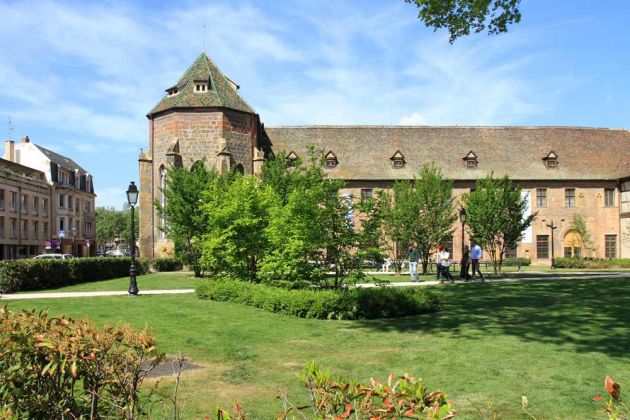 Musée Unterlinden im ehemaligen Dominikanerinnen-Kloster Unter den Linden - Colmar Musée Unterlinden im ehemaligen Dominikanerinnen-Kloster Unter den Linden - Colmar
