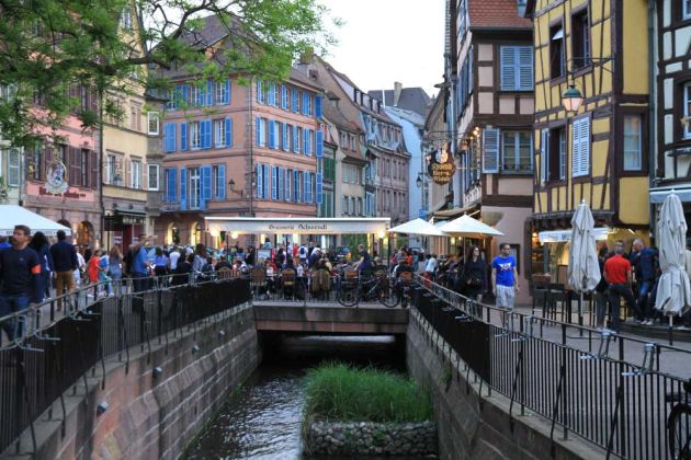 Place de l' Ancienne Douane - Colmar Place de l' Ancienne Douane - Colmar