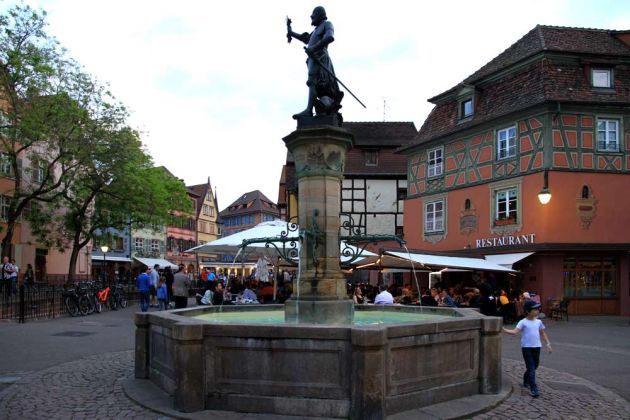 Der Schwendi Brunnen auf der Place de l' Ancienne Douane - Colmar Der Schwendi Brunnen auf der Place de l' Ancienne Douane - Colmar