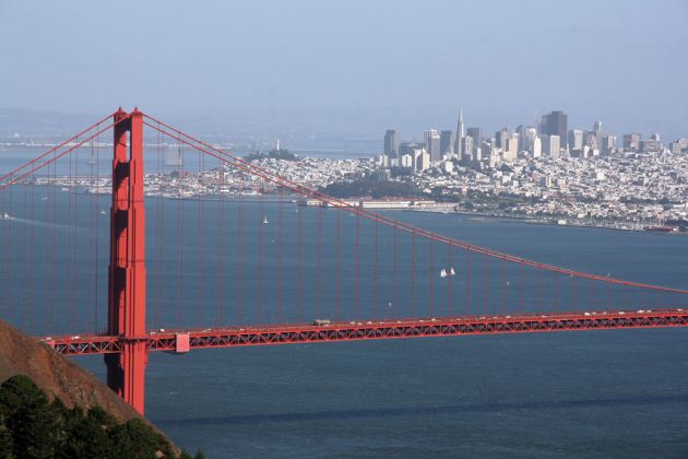 Die Golden Gate Bridge über die San Francisco Bay - Golden Gate Bridge Vista Point