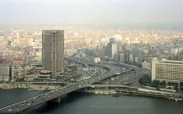 Blick vom Cairo Tower auf den Nil, die Brücke des 6. Oktober und das Ramsis Hilton Blick vom Cairo Tower auf den Nil, die Brücke des 6. Oktober und das Ramsis Hilton