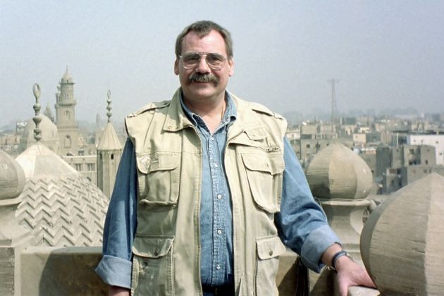 Globetrotter Helmut Möller auf dem Dach einer Moschee im Khan al Khalilli, Kairo Globetrotter Helmut Möller auf dem Dach einer Moschee im Khan al Khalilli, Kairo