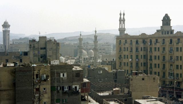 Blick auf die Al-Azhar Moschee vom Dach einer Moschee im Khan al Khalilli Blick auf die Al-Azhar Moschee vom Dach einer Moschee im Khan al Khalilli