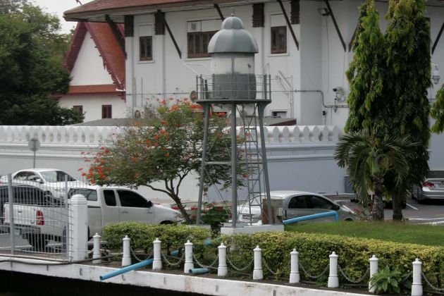 Bangkok, Thailand - kleiner Leuchtturm vor dem Royal Navy Insttute Bangkok, Thailand - kleiner Leuchtturm vor dem Royal Navy Insttute