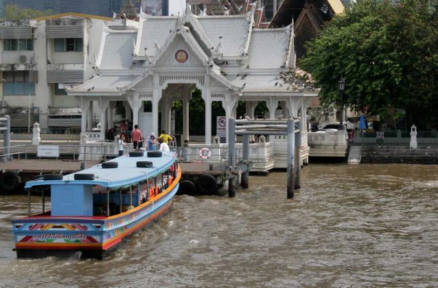Bangkok - der Sathorn Pier, Saphan Taksin