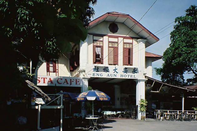 Die Altstadt von George Town - das Eng Aun Hotel in der Chulia Street im Jahre 2001