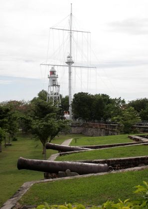 Fort Cornwallis, der Flagstaff und die beiden Leuchttürme - George Town, Penang Fort Cornwallis, der Flagstaff und die beiden Leuchttürme - George Town, Penang