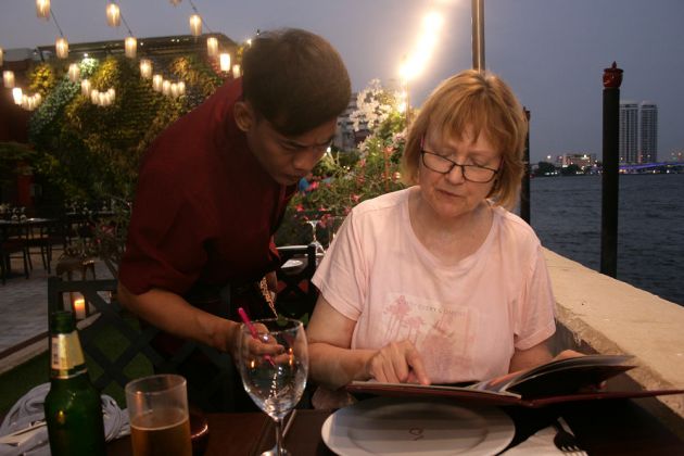 Bangkok Blue Hour - exklusiv und exzellent speisen im Supatra River House