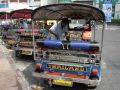 Tuk Tuks - beliebte Transportmittel und Motorrad-Taxis in Bangkok