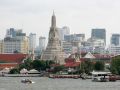 Bangkok, der gewaltige buddhistische Wat Arun Tempel westlichen Ufer des Chao Phraya