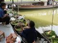 Auf dem Taling Chan Floating Market nahe Bangkok
