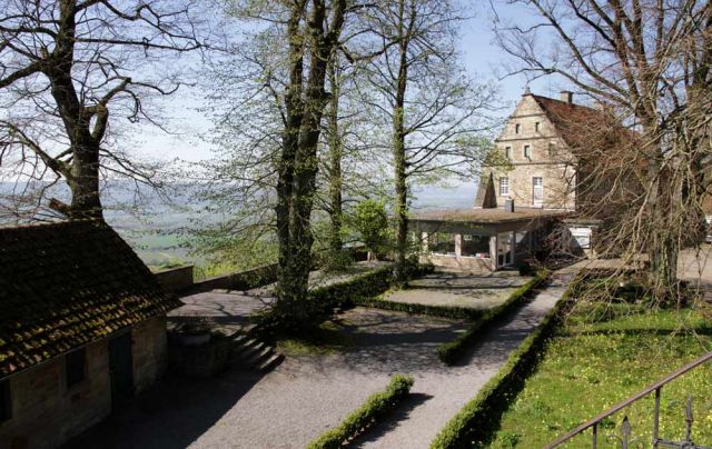 Die Schaumburg - die Himmelspforte mit dem Palas Die Schaumburg - die Himmelspforte mit dem Palas