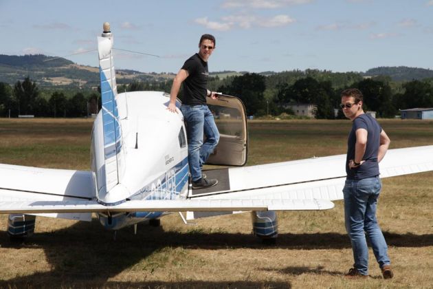 Eine Piper Archer II mit Pilot und Co-Pilot  - Flugplatz Jelenia Gora