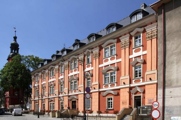 Das Lange Haus, die ehemalige Propstei, heute ein Kurhotel - Jelenia Góra Cieplice, Bad Warmbrunn