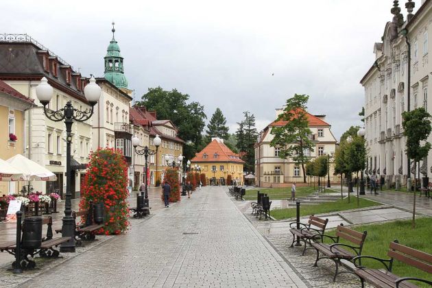 Plac Piastowski, der Piasten-Platz - die Fussgängerzone in Jelenia Góra Cieplice, Bad Warmbrunn