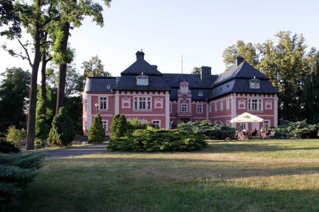 Pałac Spiż bzw. Schloss Arnsdorf in Miłków - Hotel und Restaurant