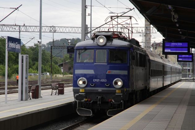 Intercity E-Lok EP 07 der PKP - Hauptbahnhof Jelenia Góra Intercity E-Lok EP 07 der PKP - Hauptbahnhof Jelenia Góra