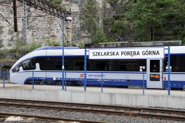 Unser Zug der Zackenbahn im Bahnhof Szklarska Poręba Górna Unser Zug der Zackenbahn im Bahnhof Szklarska Poręba Górna