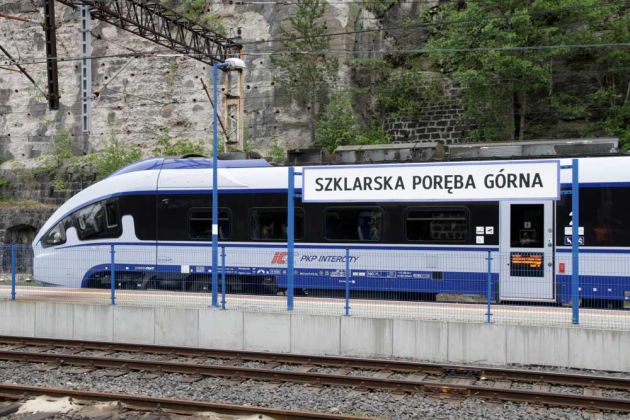Unser Zug der Zackenbahn im Bahnhof Szklarska Poręba Górna