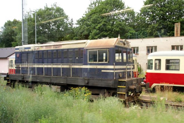 Abgestellte Lokomotive und Triebwagen der tschechischen Bahngesellschaft České dráhy - Tanvald Abgestellte Lokomotive und Triebwagen der tschechischen Bahngesellschaft České dráhy - Tanvald