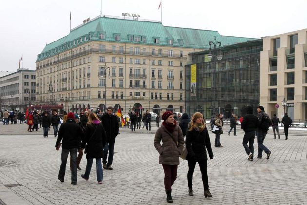 Bundeshauptstadt Berlin - das berühmte Luxus-Hotel Adlon am Pariser Platz Bundeshauptstadt Berlin - das berühmte Luxus-Hotel Adlon am Pariser Platz