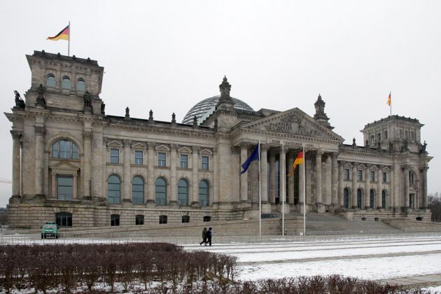 Bundeshauptstadt Berlin - das Reichstagsgebäude, der Sitz des Deutschen Bundestages Bundeshauptstadt Berlin - das Reichstagsgebäude, der Sitz des Deutschen Bundestages