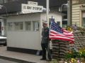 Checkpoint Charlie - der frühere Übergang vom Amerikanischen in den Sowjetischen Sektor von Berlin am Potsdamer Platz