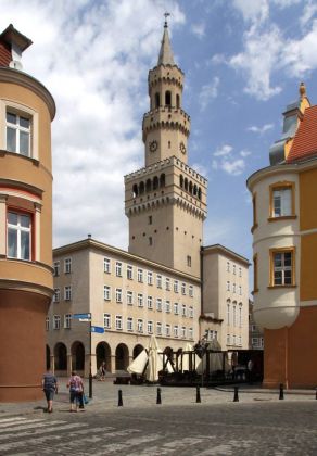 Das Rathaus am Rynek von Opole, dem Marktplatz von Oppeln in Oberschlesien