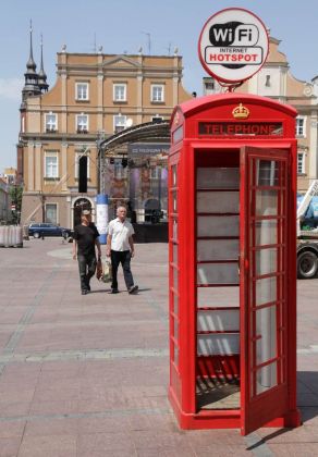 Internet-Hotspot auf dem Rynek von Opole, dem Marktplatz von Oppeln in Oberschlesien Internet-Hotspot auf dem Rynek von Opole, dem Marktplatz von Oppeln in Oberschlesien