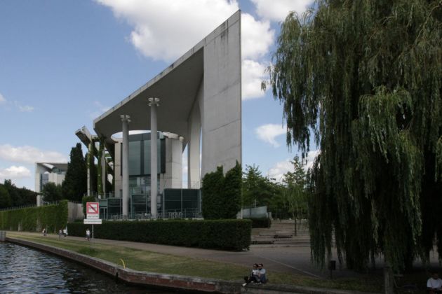 Die Sichtachse von der Spree zum Bundeskanzleramt - Regierungsviertel Berlin Die Sichtachse von der Spree zum Bundeskanzleramt - Regierungsviertel Berlin