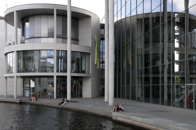 Die Kantine des Paul-Löbe-Hauses, einem Funktionsgebäude des Deutschen Bundestags im Berliner Regierungsviertel Die Kantine des Paul-Löbe-Hauses, einem Funktionsgebäude des Deutschen Bundestags im Berliner Regierungsviertel