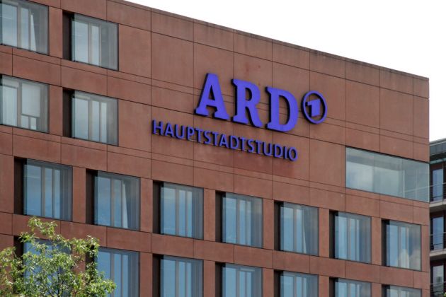 Das ARD-Hauptstadtstudio in der Wilhelmstraße in direkter Nähe zum Reichstagsgebäude - Regierungsviertel Berlin Das ARD-Hauptstadtstudio in der Wilhelmstraße in direkter Nähe zum Reichstagsgebäude - Regierungsviertel Berlin