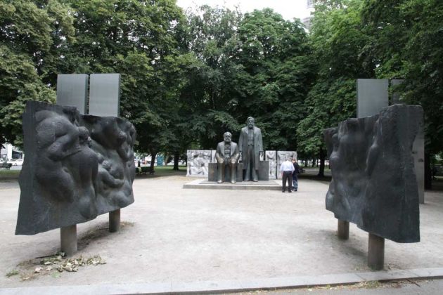 Das Marx-Engels-Forum - Berlin-Mitte Das Marx-Engels-Forum - Berlin-Mitte