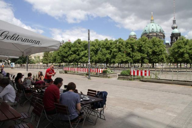 Berlins Mitte - das Zeughaus-Cafe und der Lustgarten Berlins Mitte - das Zeughaus-Cafe und der Lustgarten