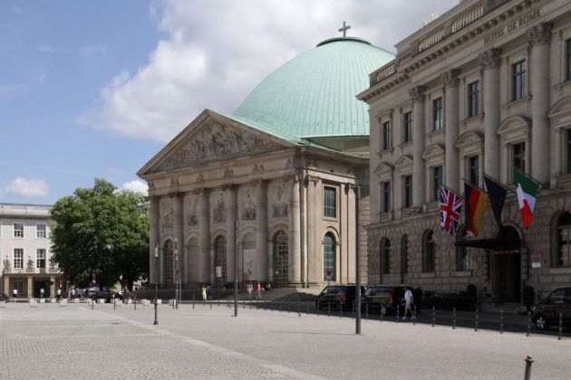 Berlins Mitte - die St. Hedwigs-Kathedrale am Bebel-Platz Berlins Mitte - die St. Hedwigs-Kathedrale am Bebel-Platz